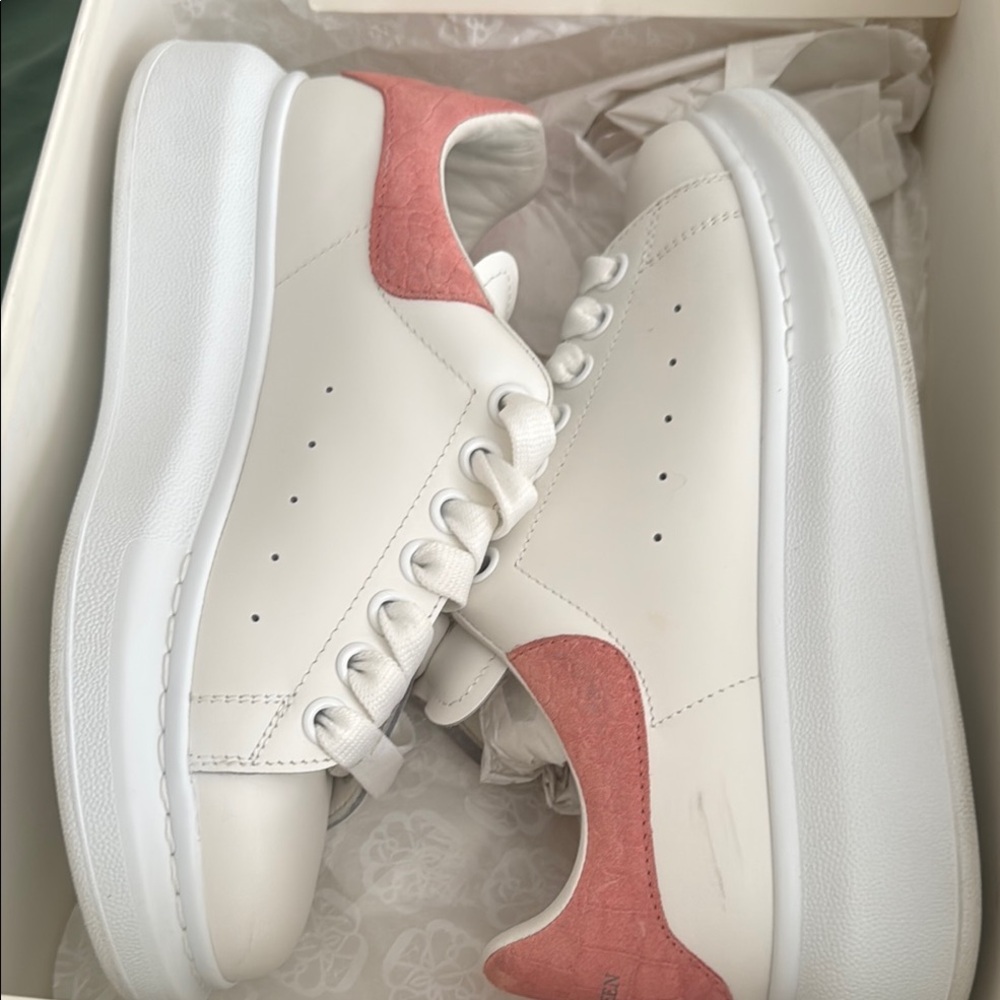 Women's White and Pink Sneakers Women's Oversized Sneaker in White/shirting Pink